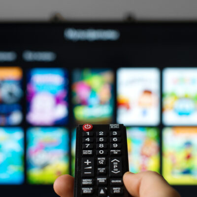 How Does TV Advertising Work? 4 Business Benefits It Offers