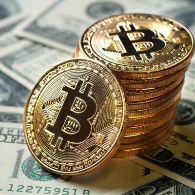 The Pros and Cons of Buying Bitcoins with Cash