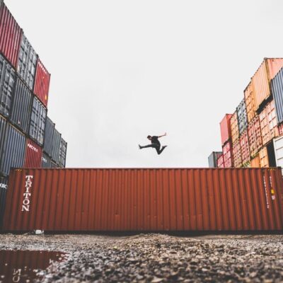 5 Factors to Consider When Buying Shipping Containers